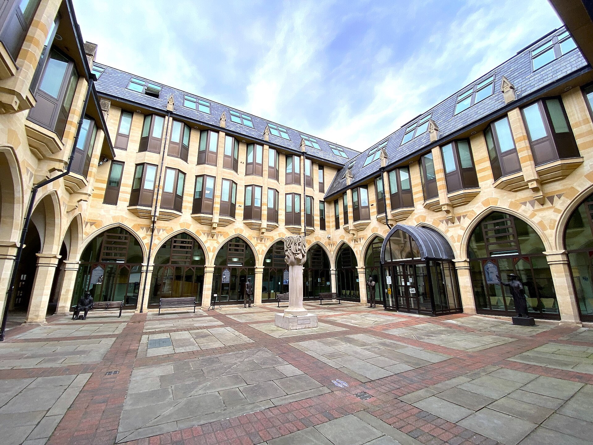 The courtyard of Northampton Guildhall
